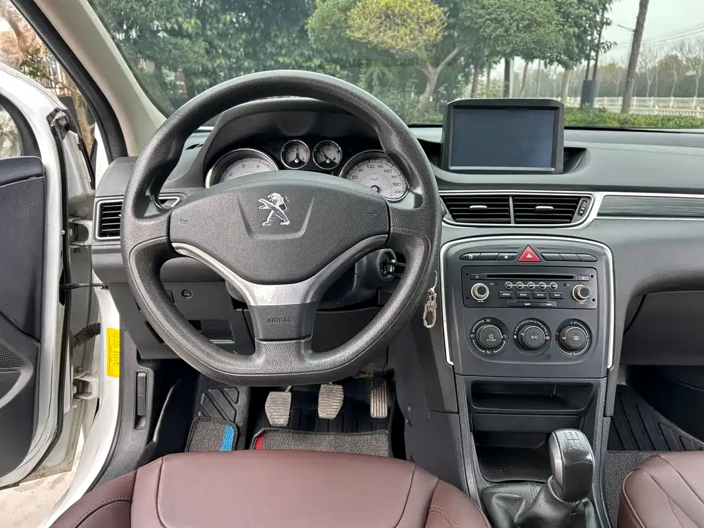 Peugeot 308 2016 — фото 11