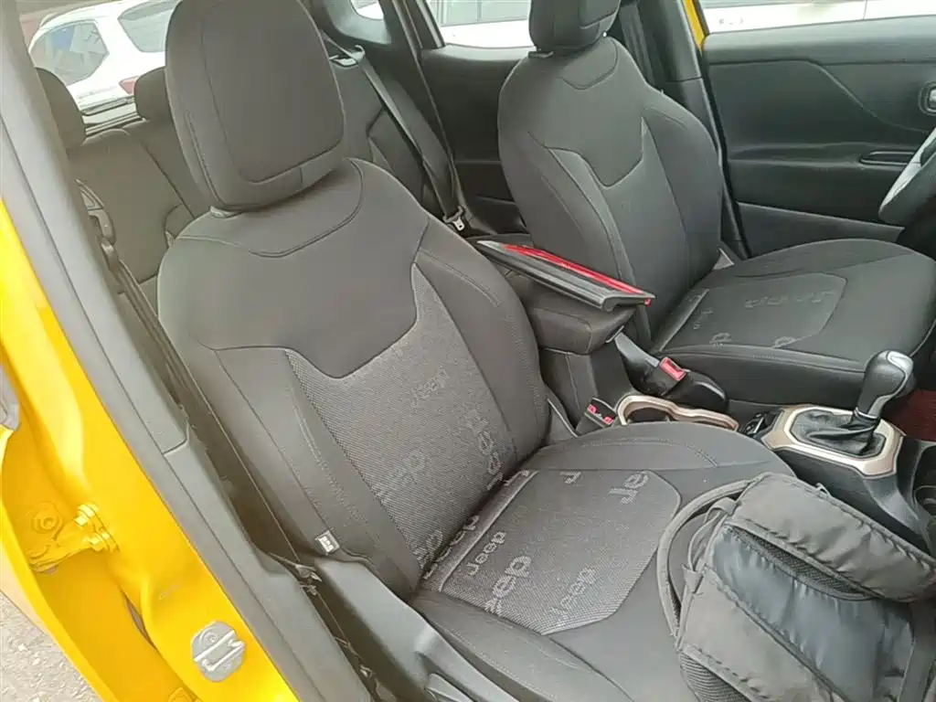 Jeep Renegade 2018 — фото 25