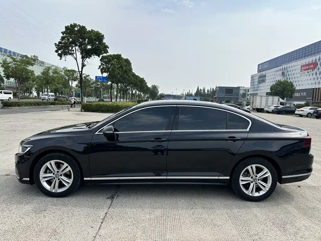 Volkswagen Magotan 2025