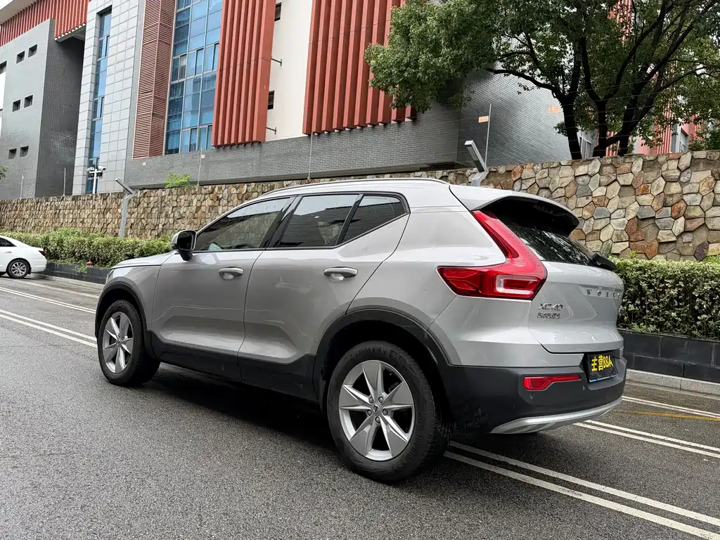 Volvo XC40 2022 — фото 19