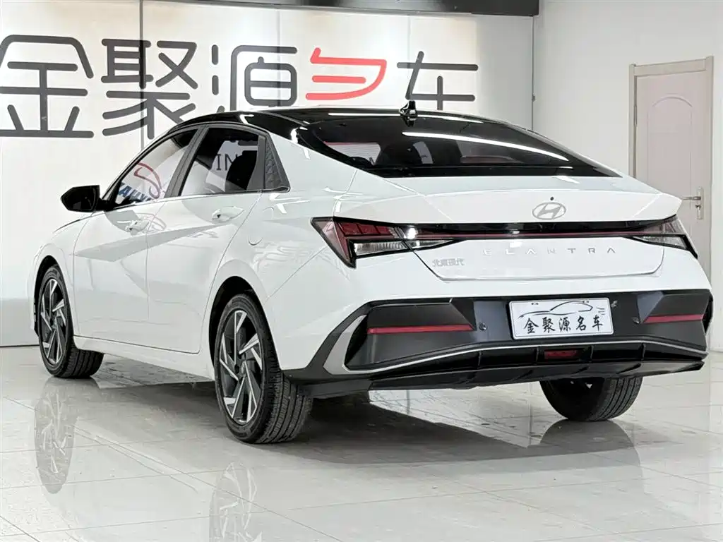 Hyundai Elantra 2024 — фото 4