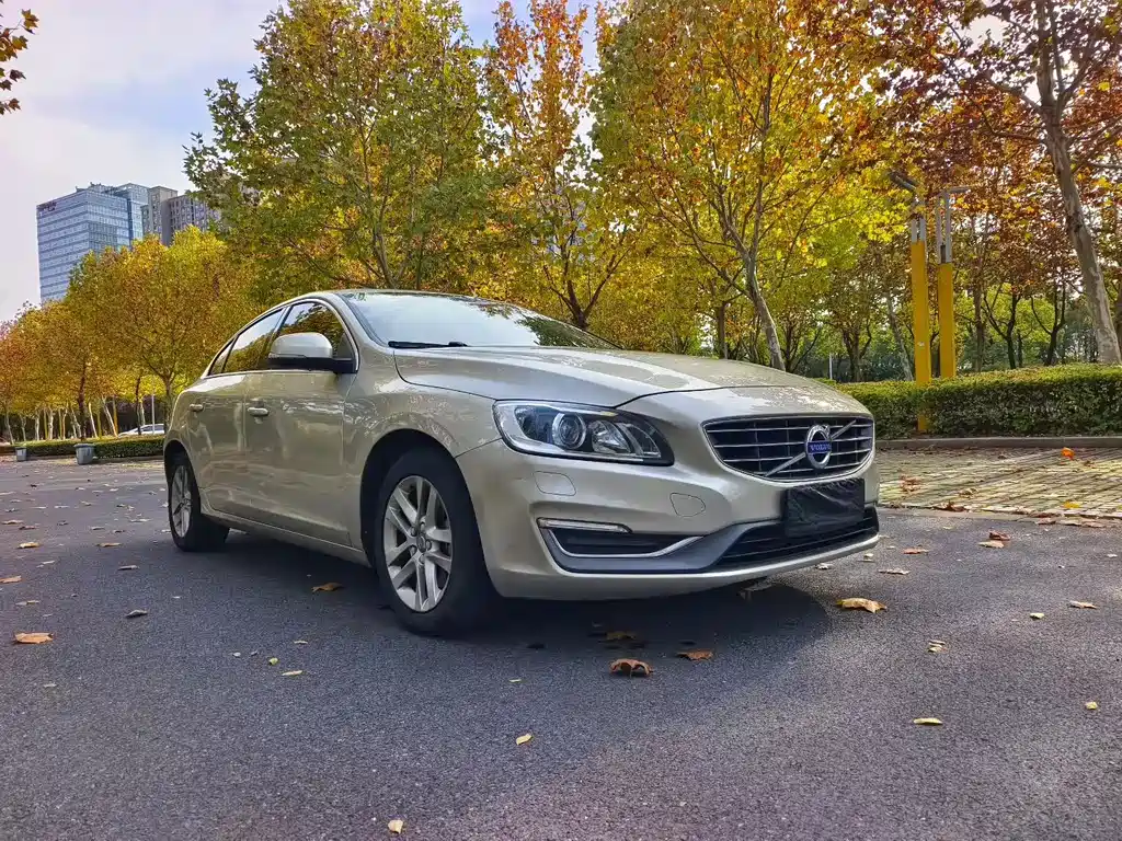 Volvo S60 2017 — фото 1