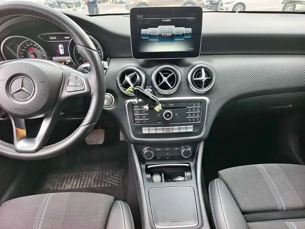 Mercedes-Benz A-Class 2018 — фото 12