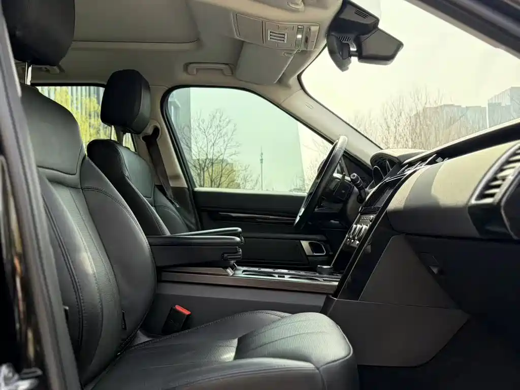 Land Rover Discovery 2018 — фото 11