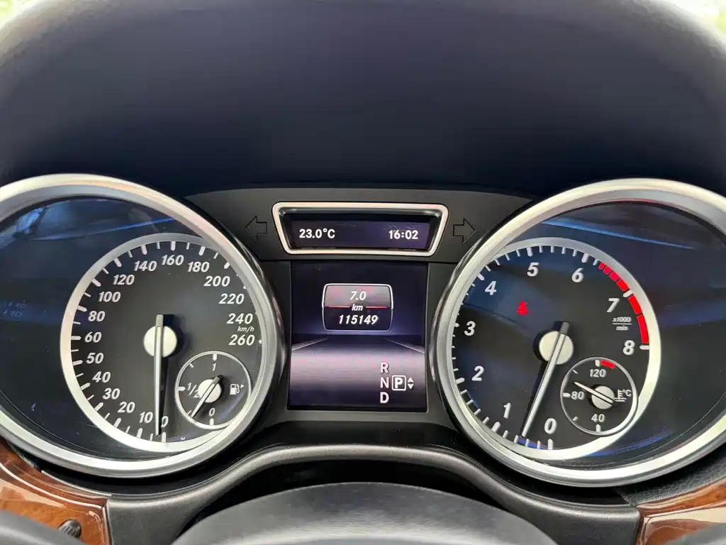 Mercedes-Benz M-Class 2015 — фото 11