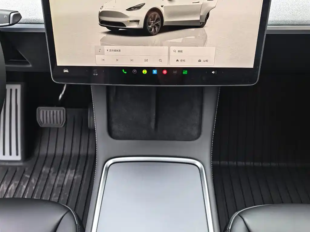 Tesla Model Y 2025 — фото 9