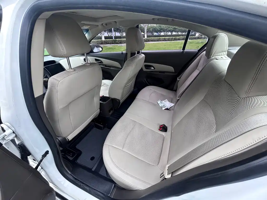 Chevrolet Cruze 2015 — фото 12
