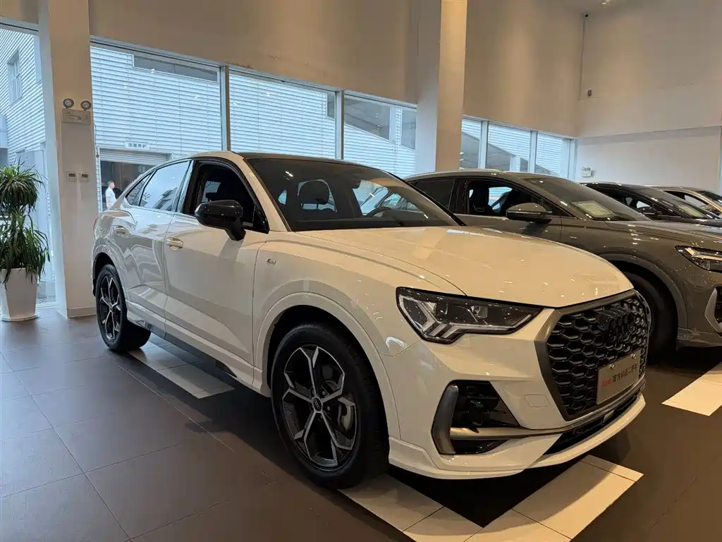 Audi Q3 Sportback 2025 — фото 3