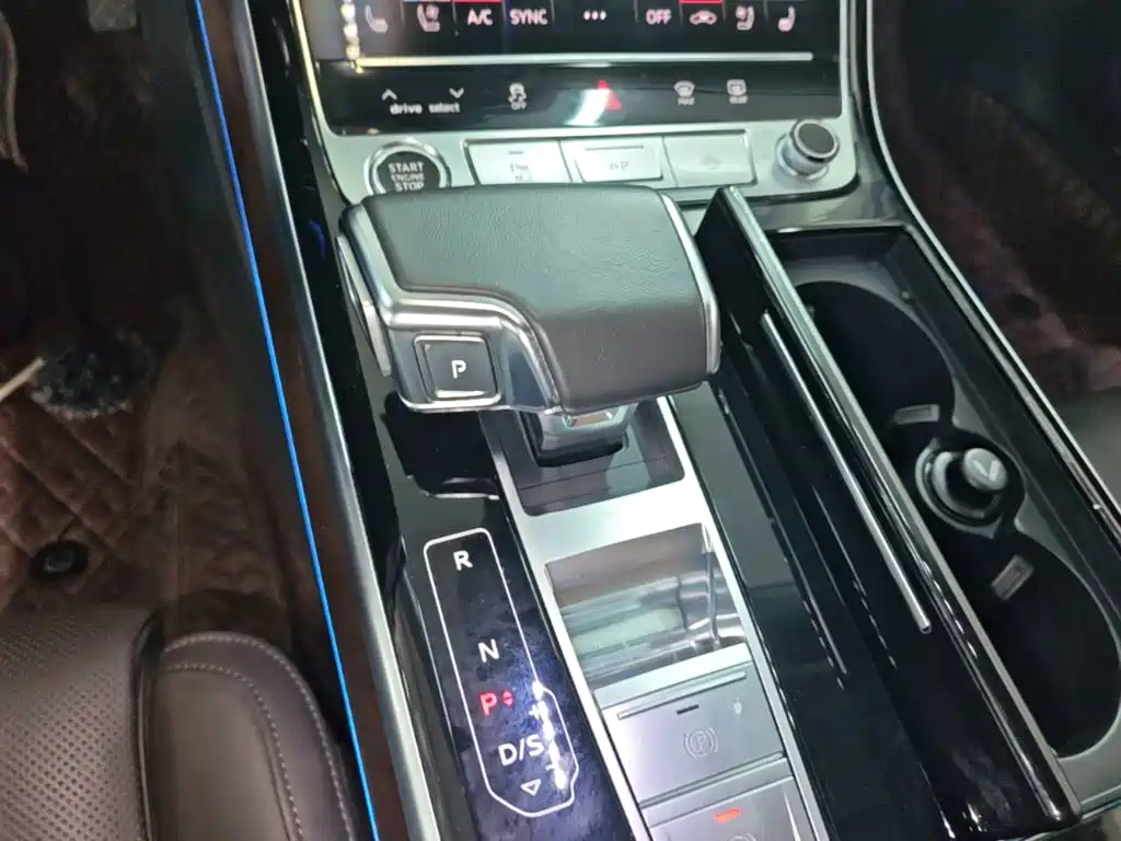 Audi A8 2021 — фото 14