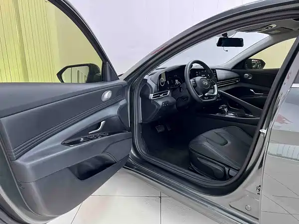 Hyundai Elantra 2024