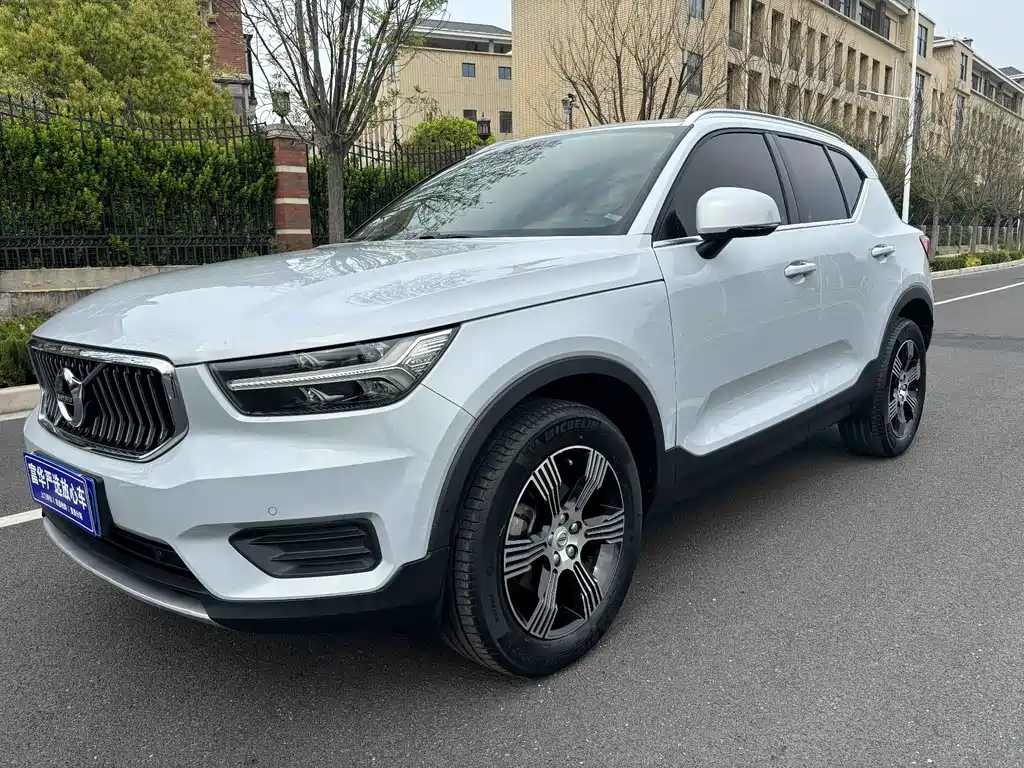Volvo XC40 2020 — фото 1