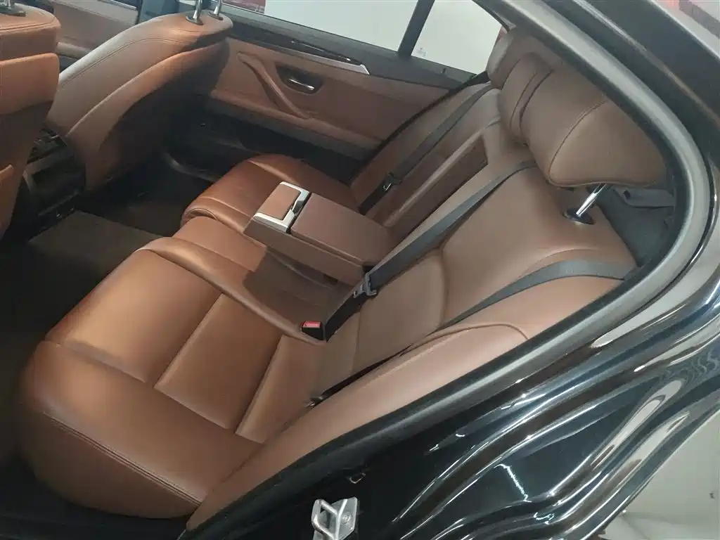 BMW 5 Series 2015 — фото 17