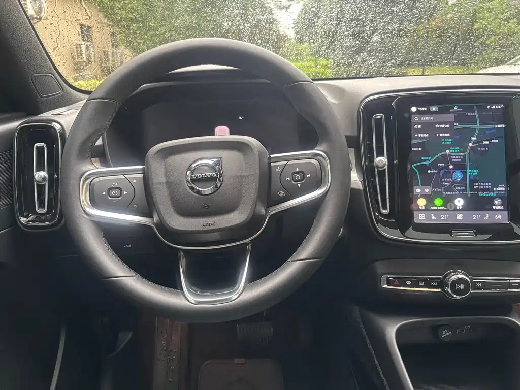 Volvo XC40 2022 — фото 13