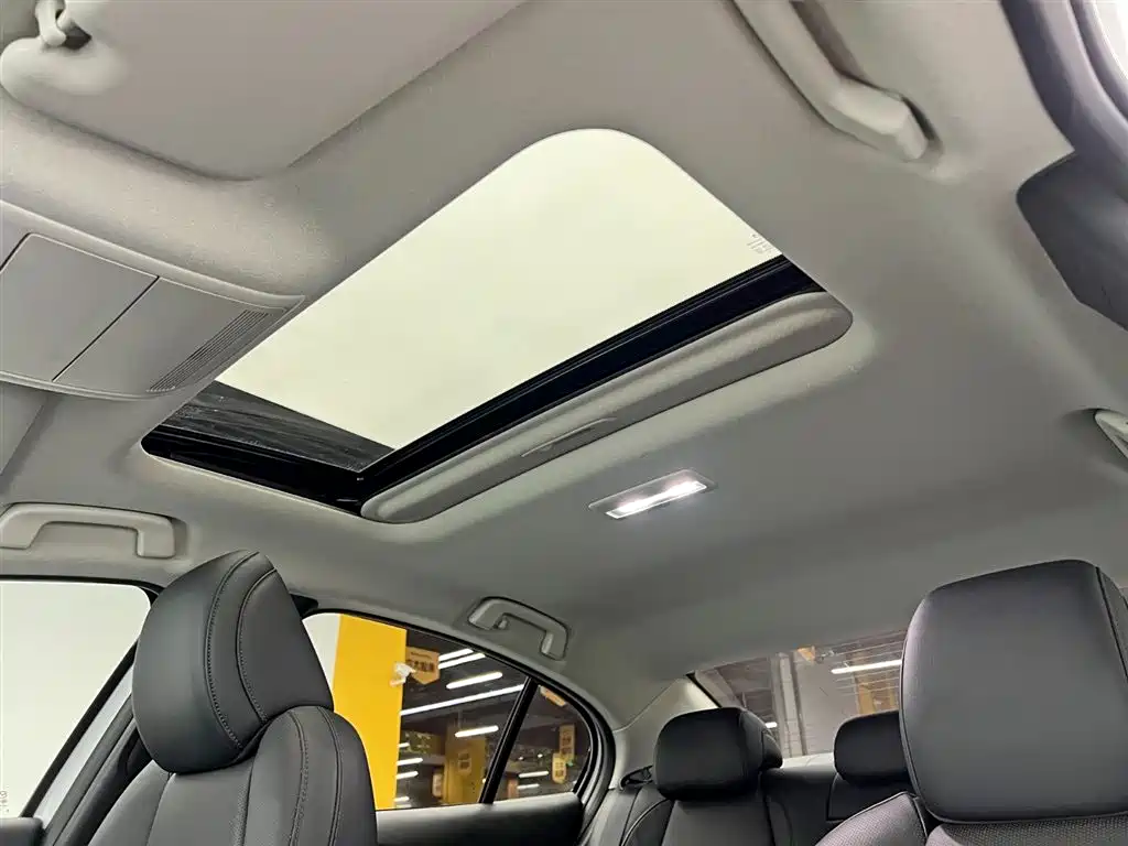 Mazda 3 Axela 2024 — фото 16
