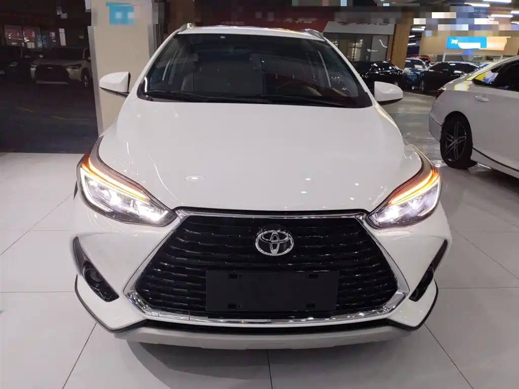 Toyota Yaris L 2022 — фото 3