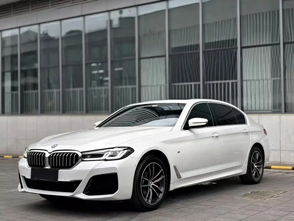 BMW 5 Series 2023 — фото 1