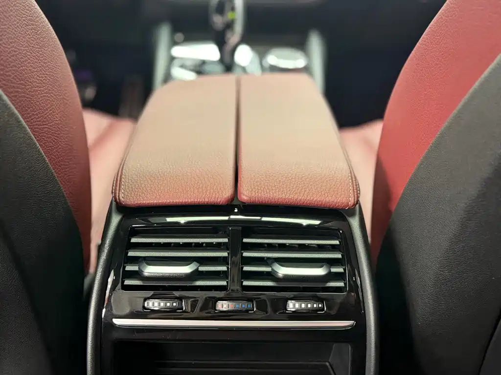 BMW 5 Series 2018 — фото 12