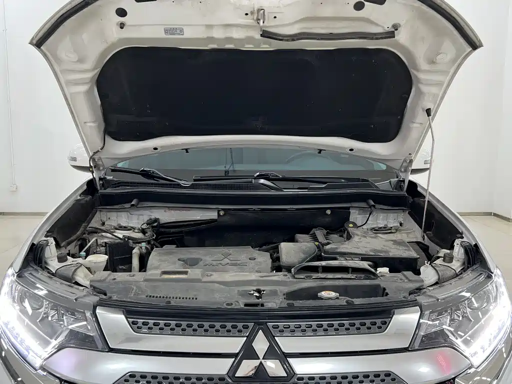 Mitsubishi Outlander 2020 — фото 14