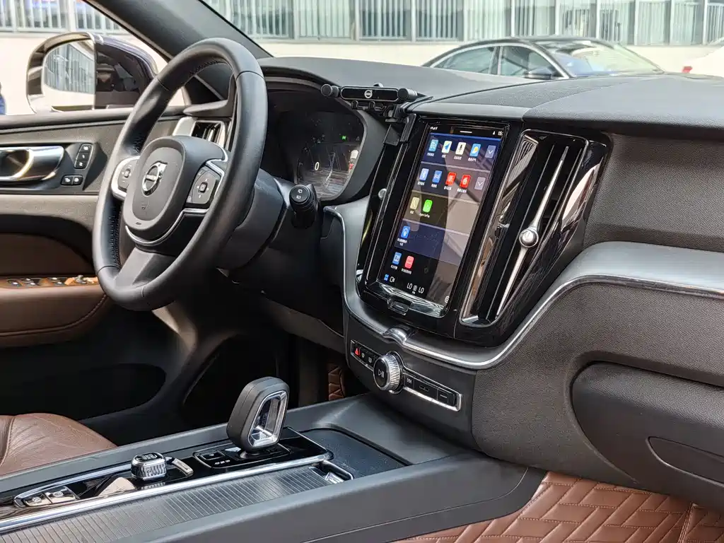 Volvo XC60 2024 — фото 23
