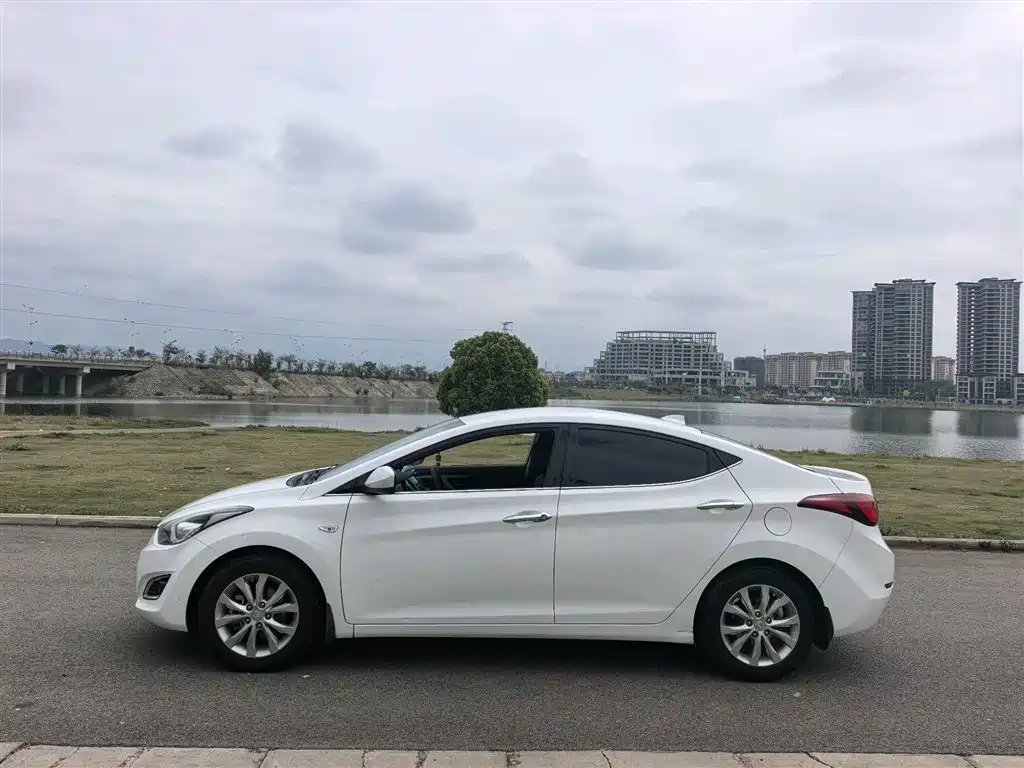 Hyundai Elantra Langdong 2018 — фото 6