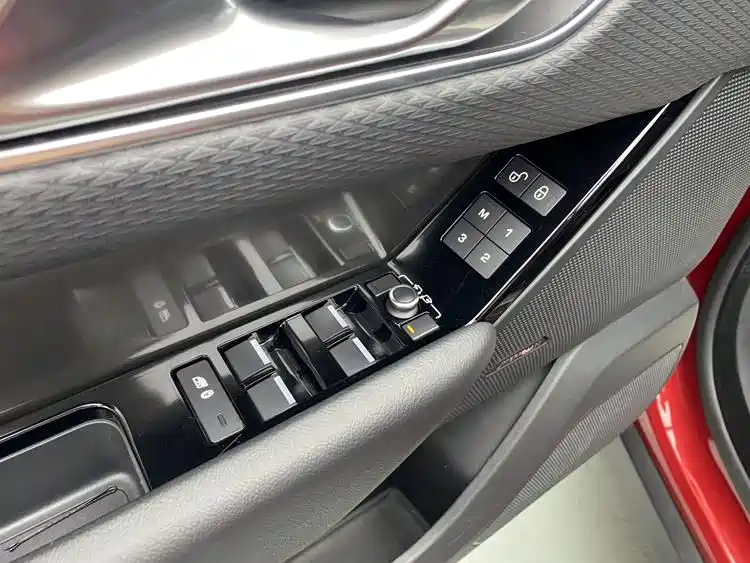 Land Rover Velar 2018 — фото 28
