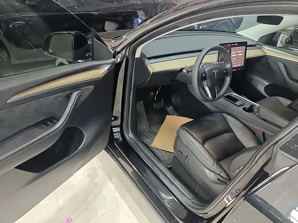 Tesla Model Y 2023 — фото 16