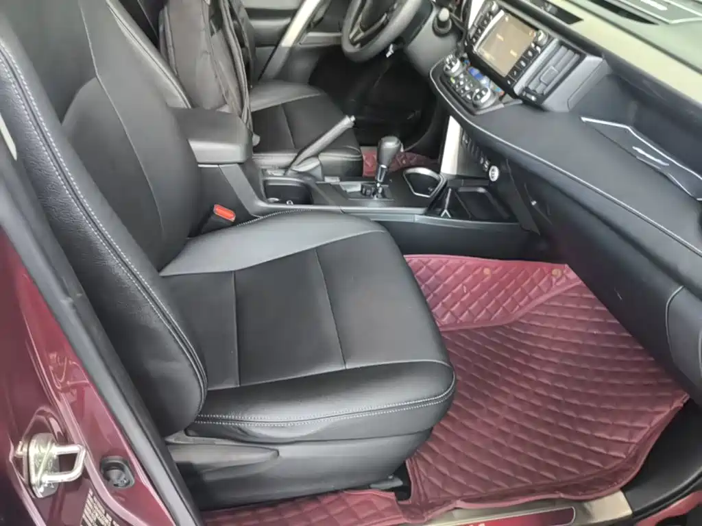 Toyota RAV4 2019 — фото 25