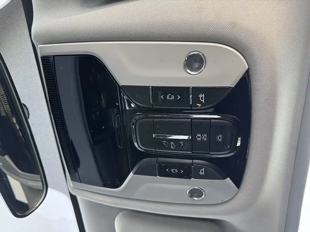GAC Motor Trumpchi M8 2022 — фото 11