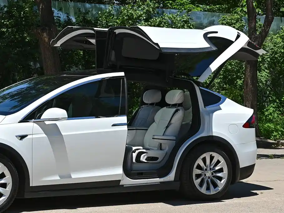 Tesla Model X 2018 — фото 3