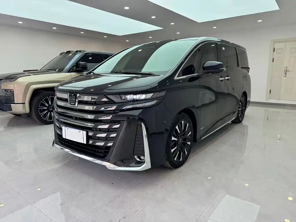 Toyota Vellfire 2024 — фото 1