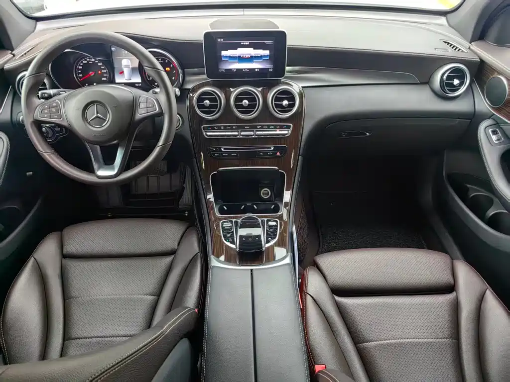 Mercedes-Benz GLC 2018 — фото 14