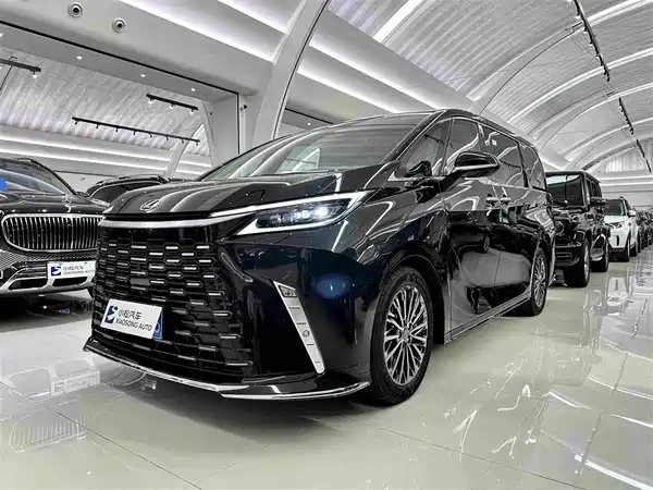 Lexus LM 2026