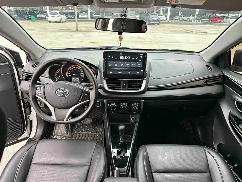 Toyota Yaris L 2022 — фото 7