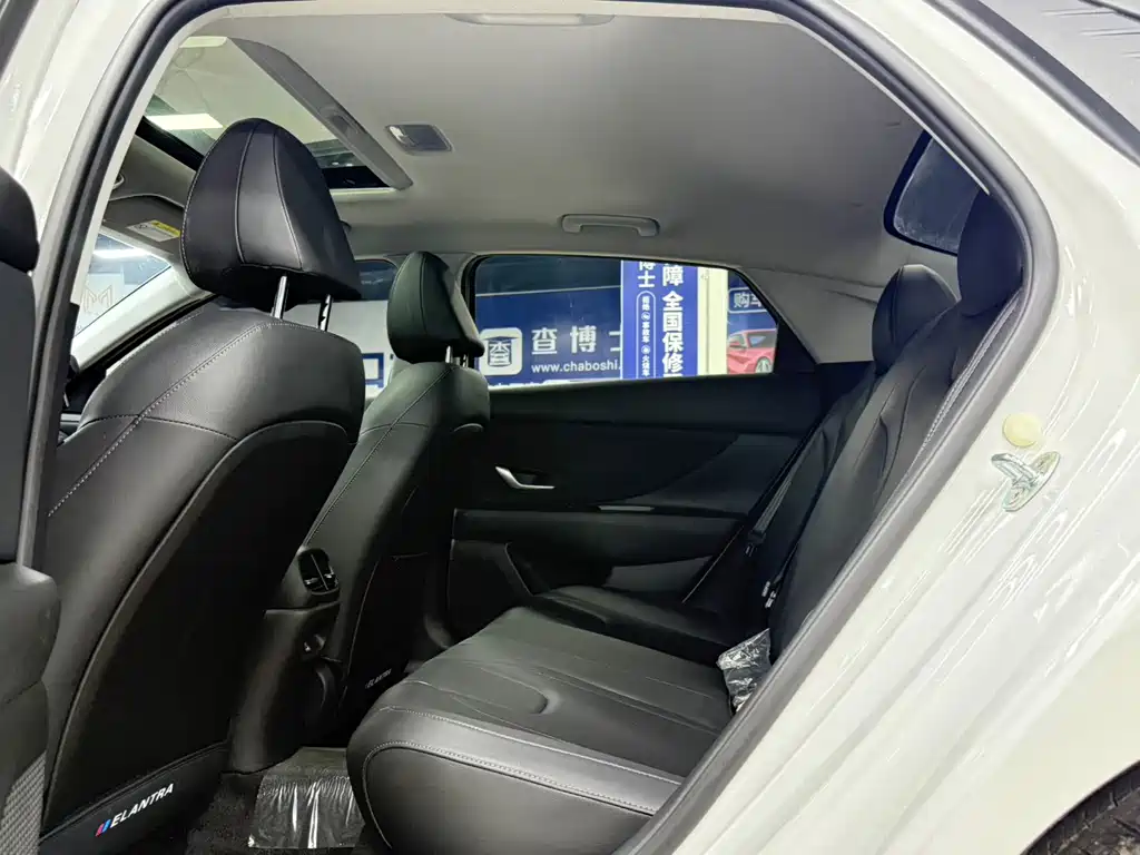 Hyundai Elantra 2023 — фото 18