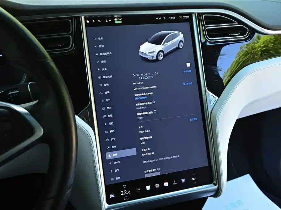 Tesla Model X 2018 — фото 11