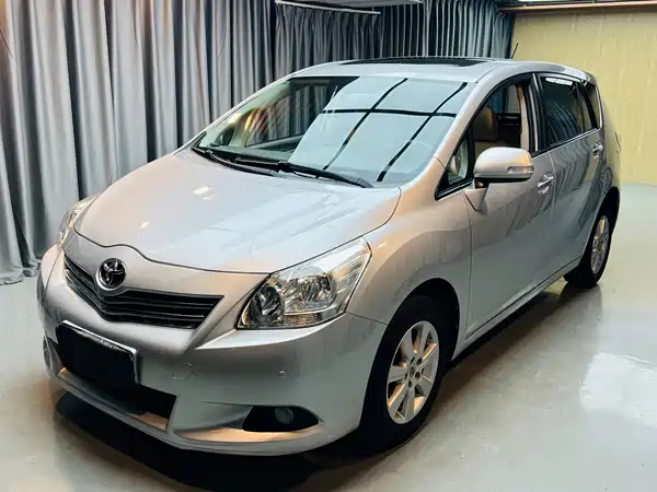 Toyota Yizhi 2013