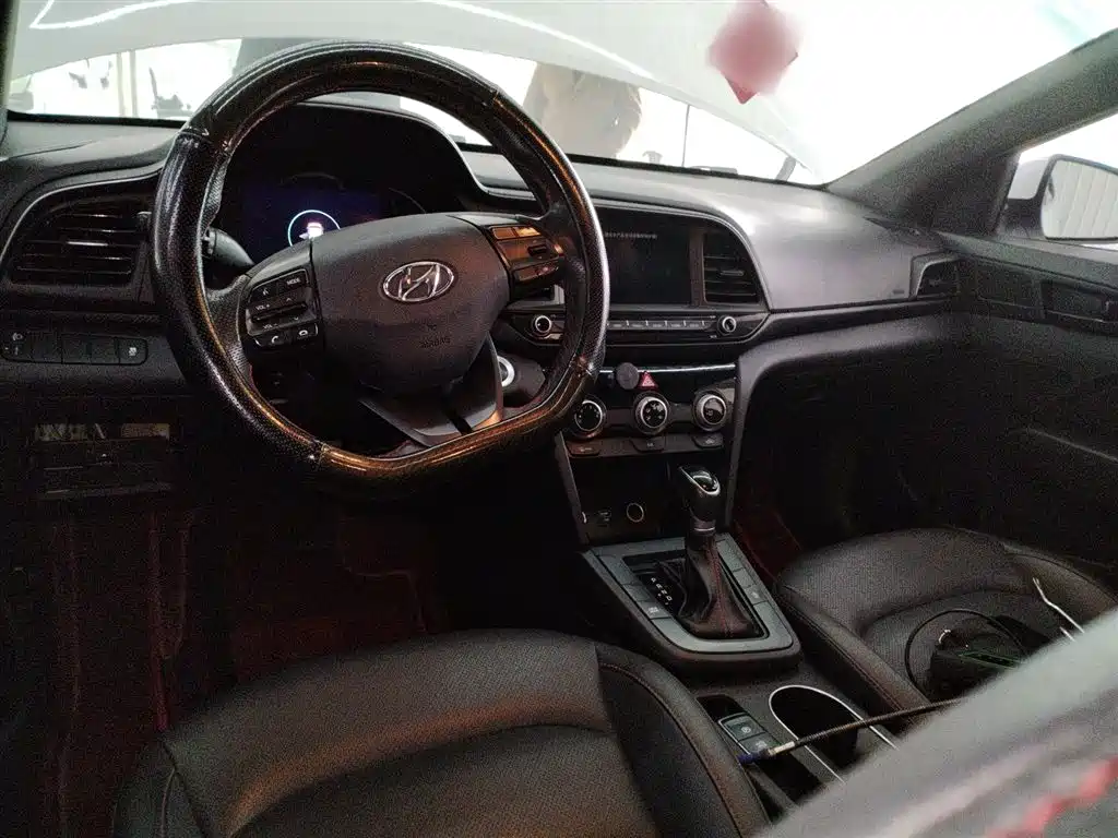 Hyundai Elantra 2019 — фото 9