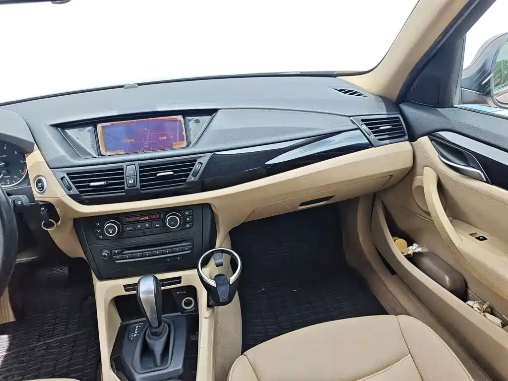 BMW X1 2011 — фото 11