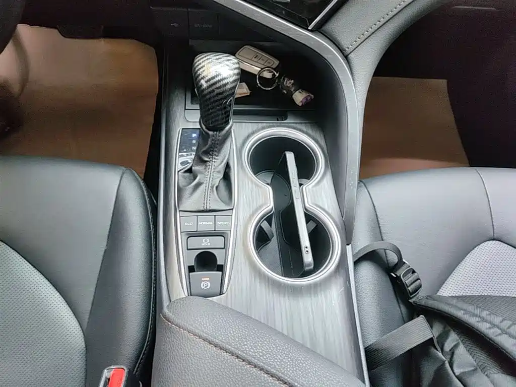 Toyota Camry 2022 — фото 14