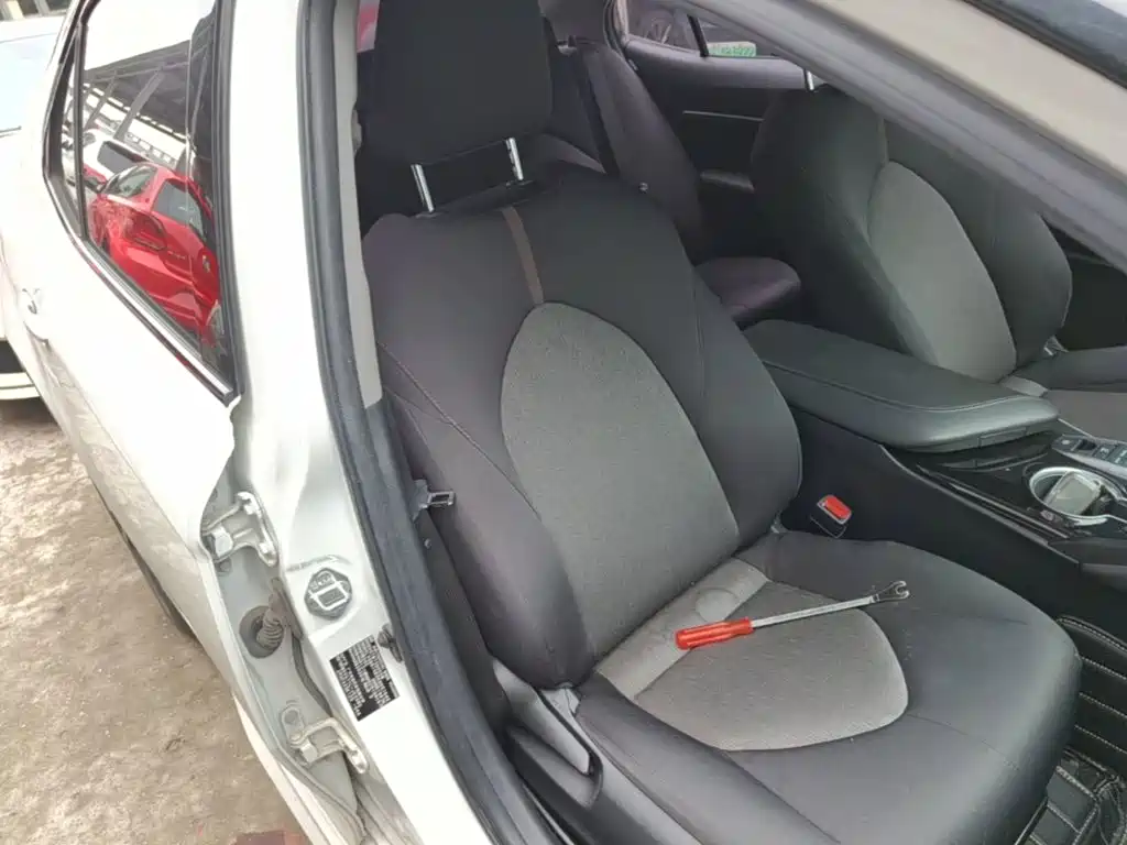 Toyota Camry 2019 — фото 25