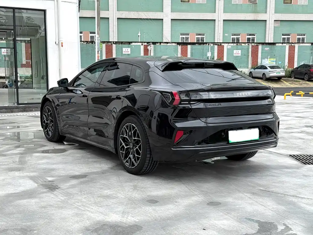 Zeekr 001 2025