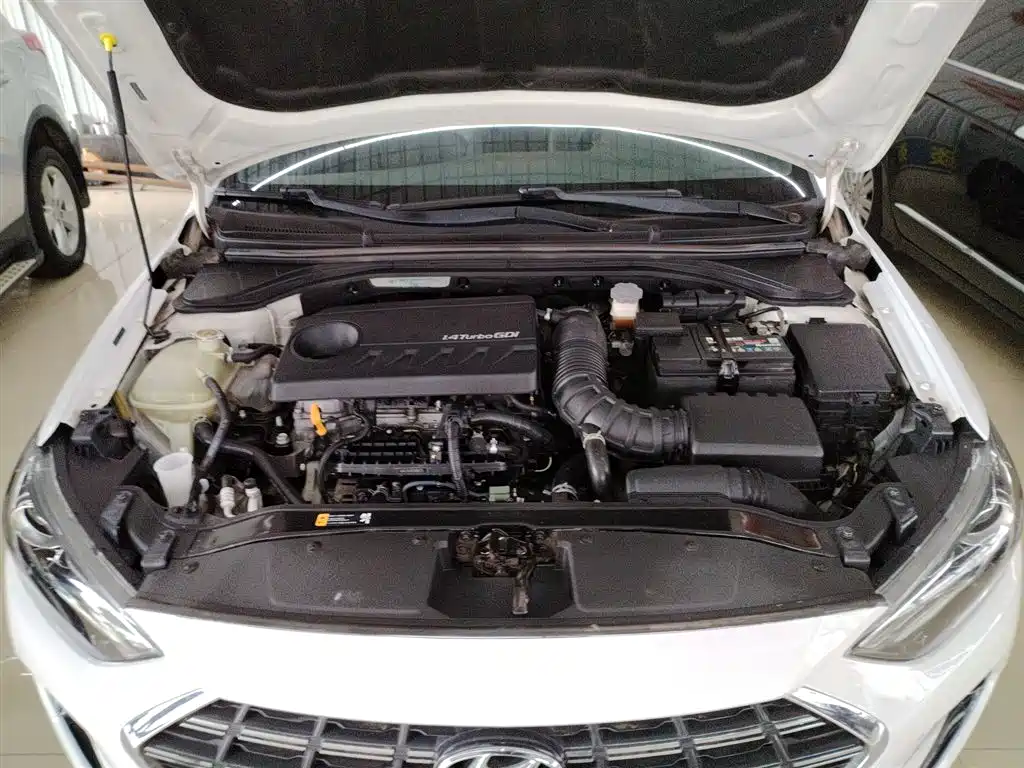 Hyundai Elantra 2019 — фото 19