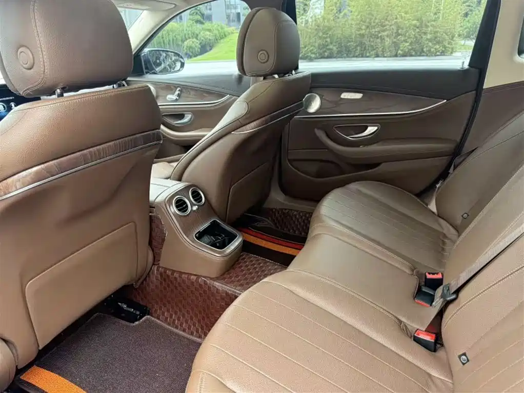 Mercedes-Benz E-Class 2022 — фото 12