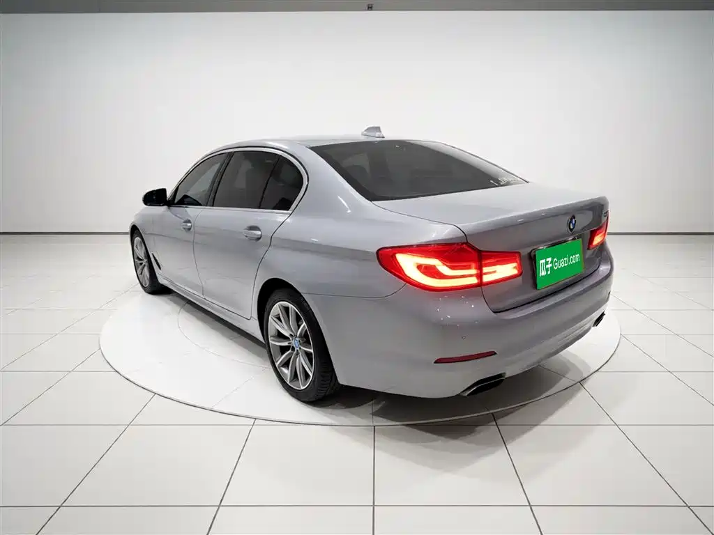 BMW 5 Series 2017 — фото 23