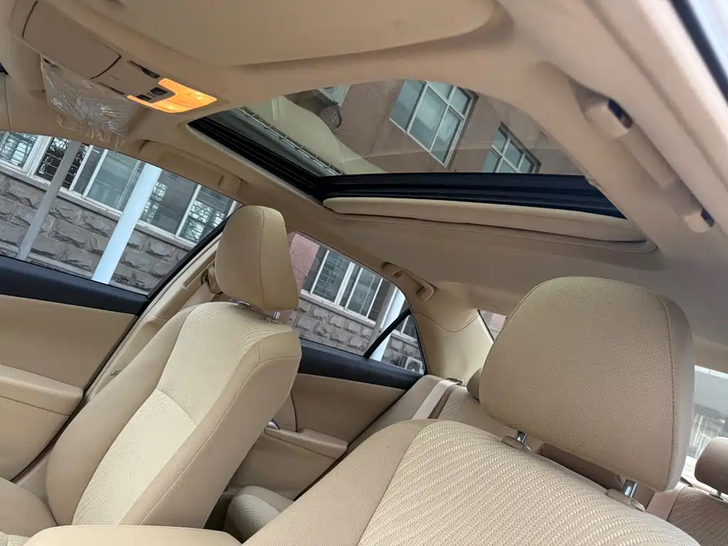 Toyota Camry 2015 — фото 19