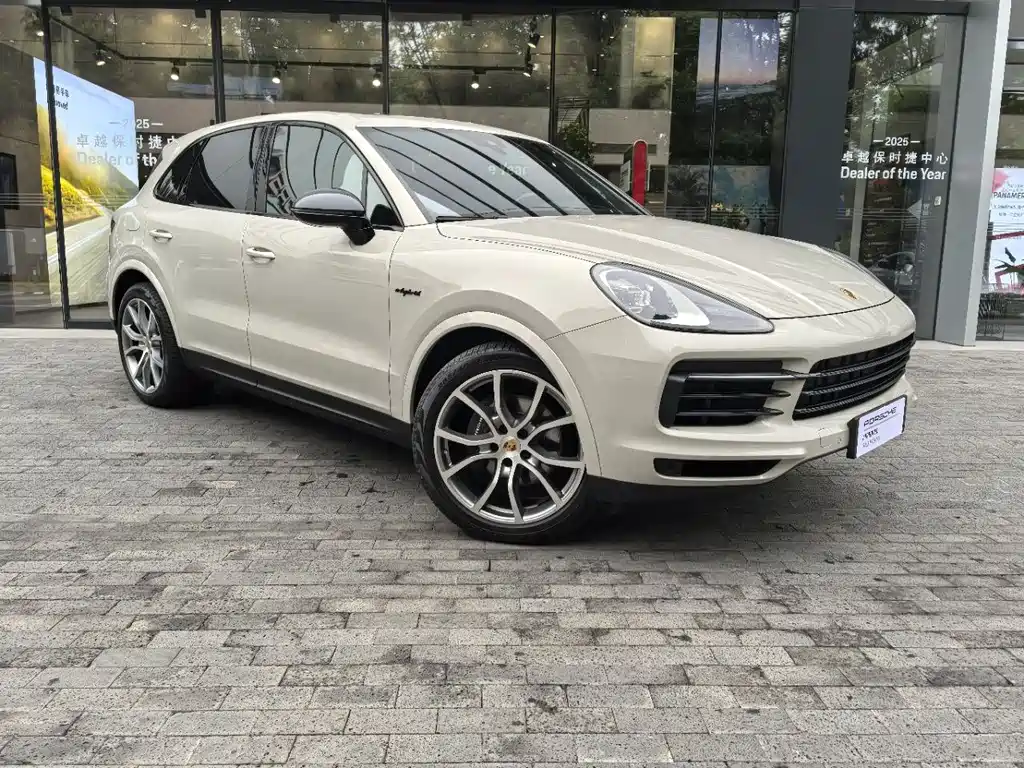Porsche Cayenne Hybrid 2022 — фото 3