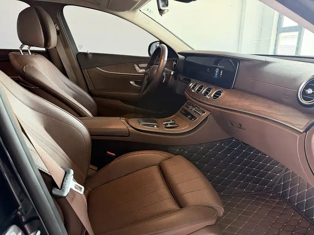 Mercedes-Benz E-Class 2022 — фото 10