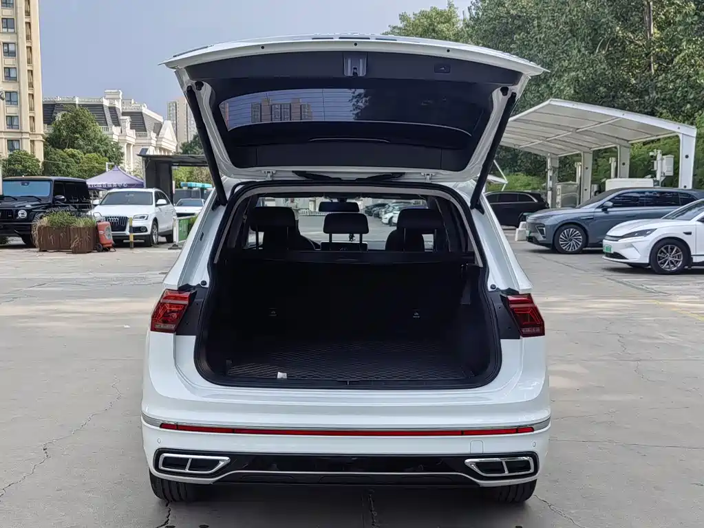 Volkswagen Tiguan L 2024 — фото 13