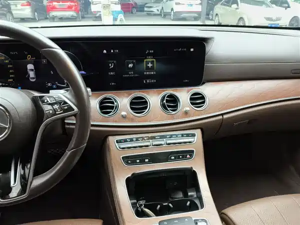 Mercedes-Benz E-Class 2022