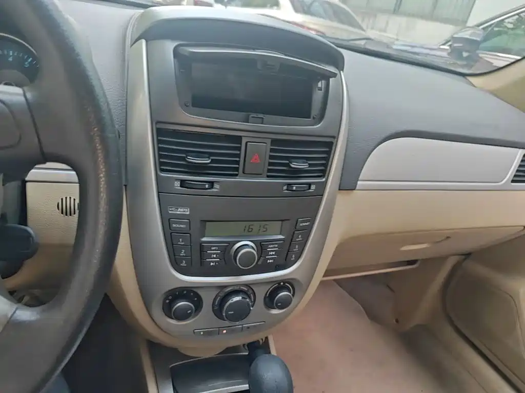 Buick Excelle 2015 — фото 13